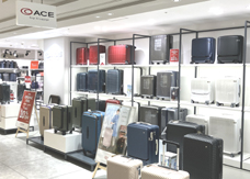 写真:エース バッグス&ラゲージ 京阪モール店
